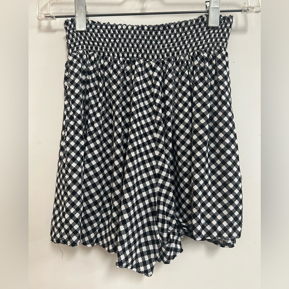 PINK Victoria’s Secret Gingham Daisy Smocked High Waisted Shorts - Picture 8 of 10